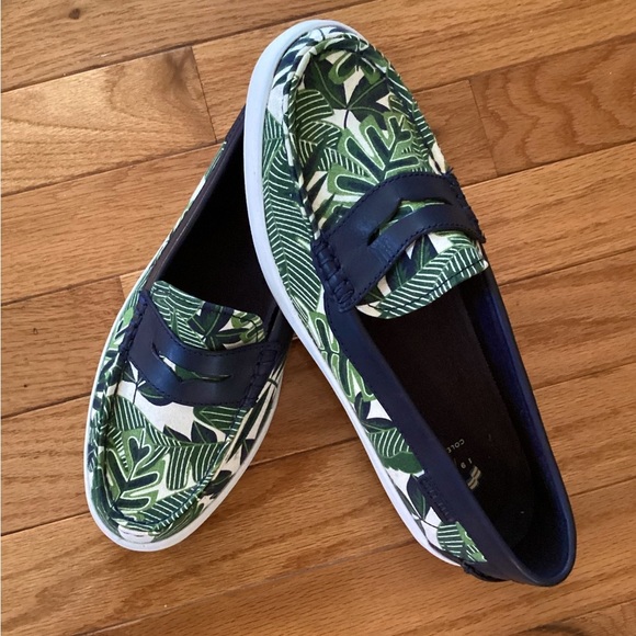 NWT COLE HAAN NANTUCKET LOAFER - PALM PRINT MARINE BLUE LEATHER - FUN & COMFY! - Picture 1 of 13